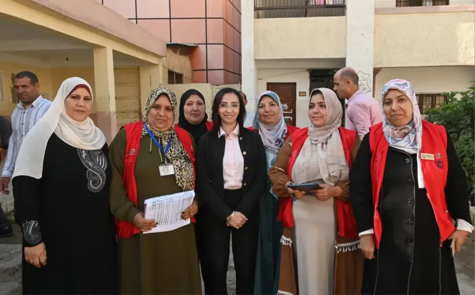 محافظ البحيرة تتفقد اللجان الانتخابية بمركز دمنهور وتدعو المواطنين للمشاركة