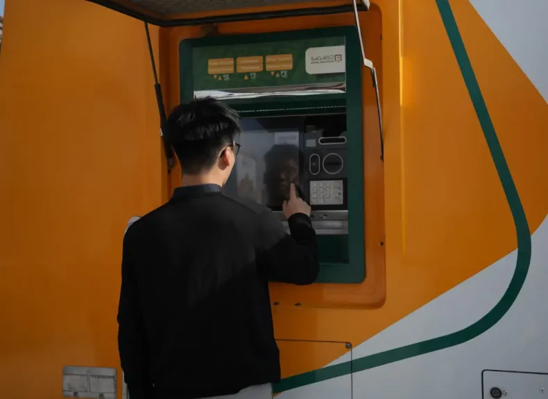 البنك الأهلي المصري يدعم خدمات الزوار في ”إيديكس 2025” بسيارات الصراف الآلي المتنقلة (Mobile ATM)