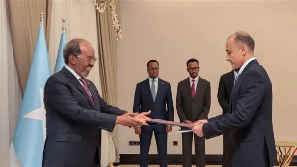 السفير المصري يقدم أوراق اعتماده إلى الرئيس الصومالي