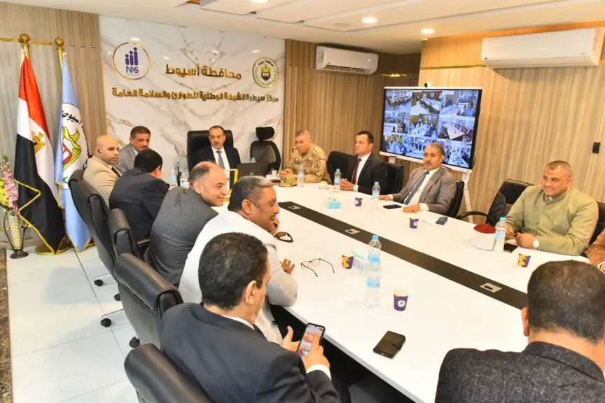 محافظ أسيوط يتابع سير العملية الانتخابية في اليوم الثاني لإعادة انتخابات الدائرة الثالثة