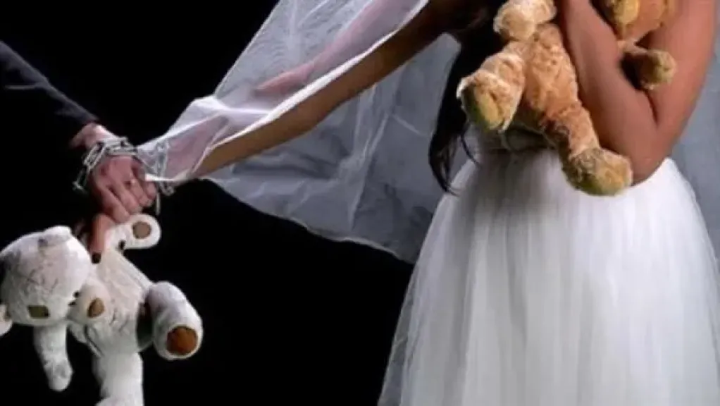 القومي للطفولة والأمومة يكشف كواليس إجبار طفلة عمرها 17 عاما على الزواج