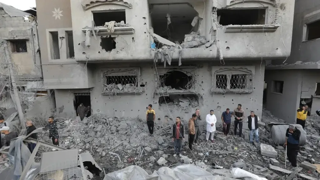 3 شهداء جراء قصف مدفعي وغارات جوية على عدة مناطق في غزة