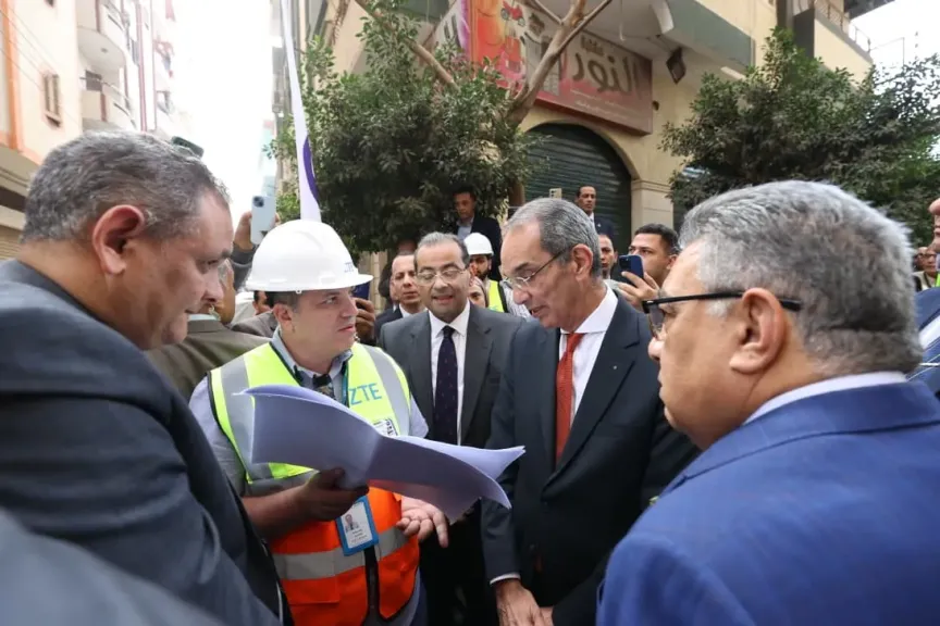 وزير الاتصالات يتابع أعمال تنفيذ مشروع إحلال الشبكة النحاسية بالألياف الضوئية بالمنصورة