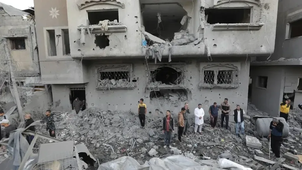 إيران: قصفنا مواقع بإسرائيل وقواعد أمريكية في المنطقة