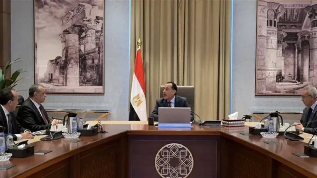 رئيس الوزراء يتابع مع وزير الإنتاج الحربي ملفات عمل الوزارة