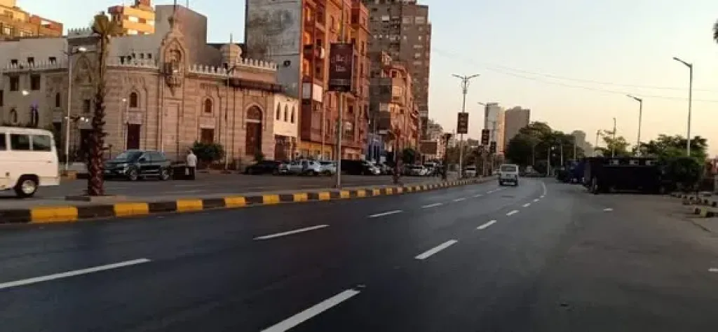 محافظة الجيزة: فتح حارة مرورية مغلقة بشارع البحر الأعظم تمهيدا لفتح الطريق بالكامل تدريجيا خلال ساعات