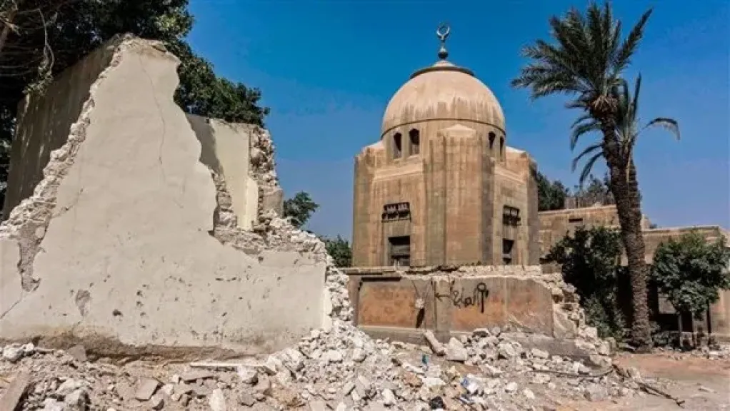 القانون يحميها بشكل صارم.. خبير آثار يحذر من المساس بالمقابر التاريخية