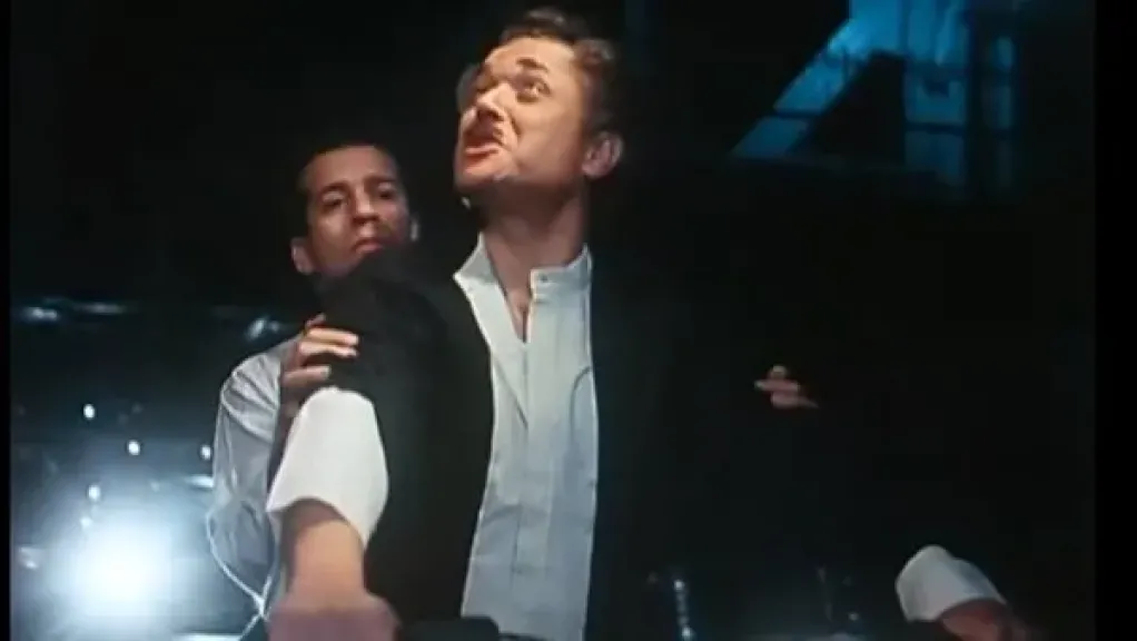 قصة حقيقية وراء مشهد محمود عبد العزيز في ”الكيت كات”.. بطلها عمار الشريعي