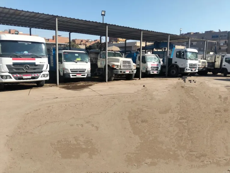 64 سيارة ومعدة لشفط مياه الأمطار في الفيوم