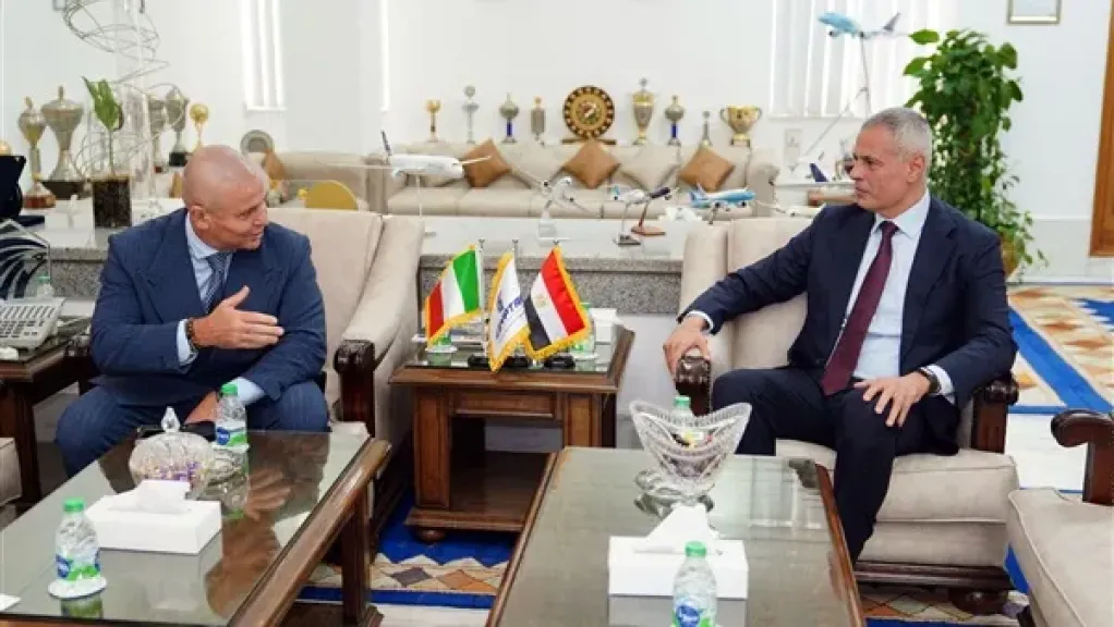 رئيس مصر للطيران يلتقي سفير إيطاليا لبحث التعاون وزيادة الرحلات بين البلدين
