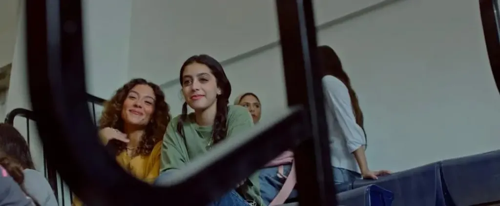 ياسمينا العبد معجبة بيوسف رأفت في الحلقة الثانية من مسلسل ميد ترم