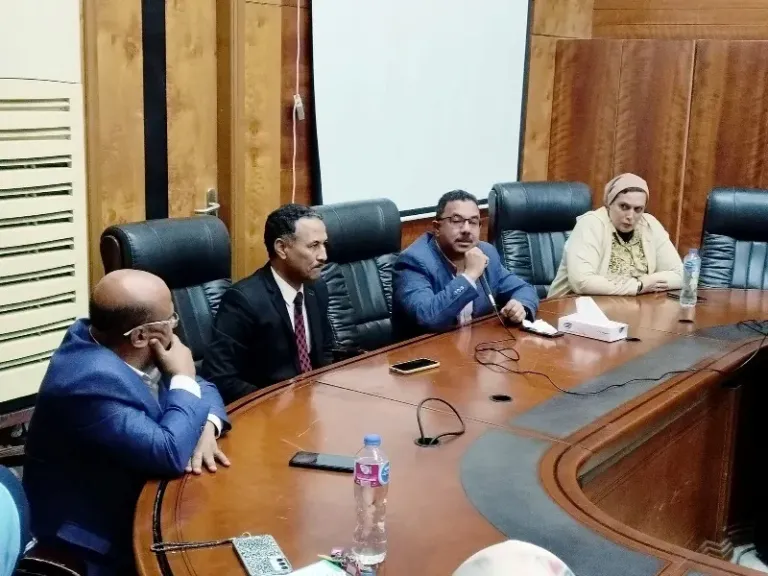 رئيس قطاع المتاحف يعقد اجتماعًا موسعًا لبحث إثراء العرض المتحفي بالمتحف المصري بالقاهرة