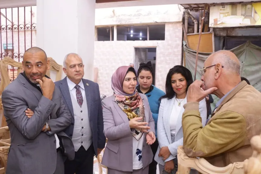 نائب محافظ دمياط تتفقد ورش النجارة ومعارض الأثاث لدعم الصناعة
