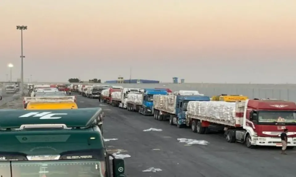 الهلال الأحمر: قافلة ”زاد العزة” الـ90 تحمل أطنانا من المساعدات للفلسطينيين