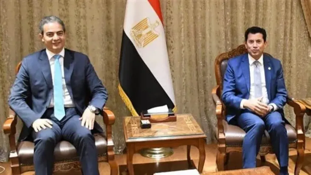 نقيب الإعلاميين يهنئ أشرف صبحي لاختياره رئيسًا للجنة الحكومية الدولية للتربية والرياضة