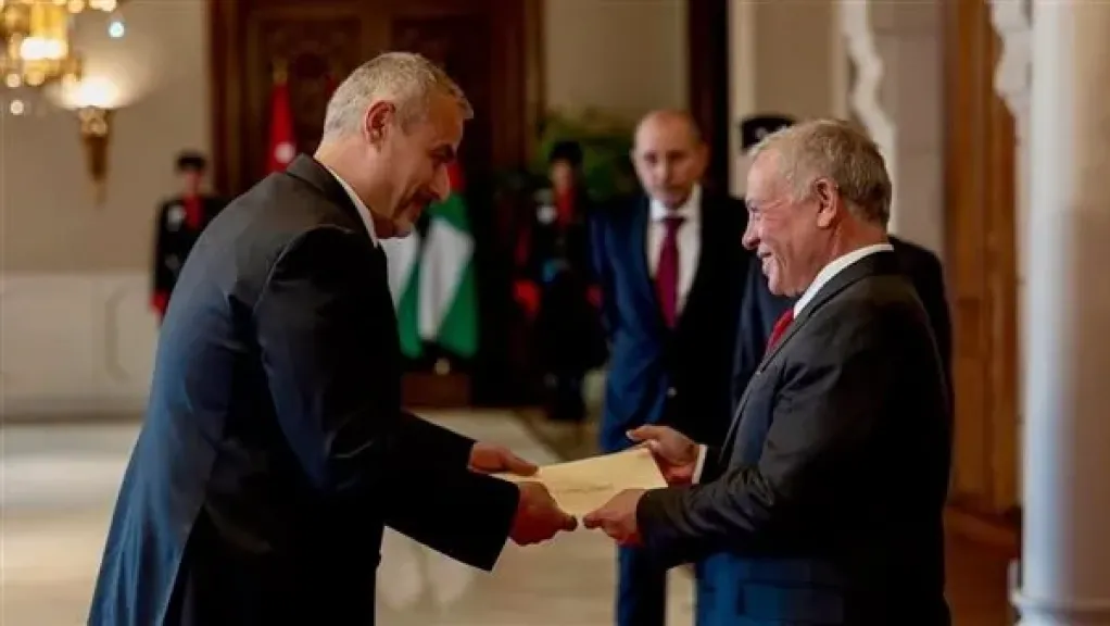 سفير مصر لدى الأردن يقدم أوراق اعتماده للملك عبدالله الثاني