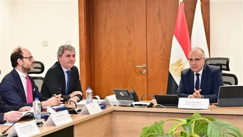 وزير الري يلتقى ممثلى بنك الاستثمار الأوروبي ويبحث التعاون فى مشروعات منظومة الرى 2.0