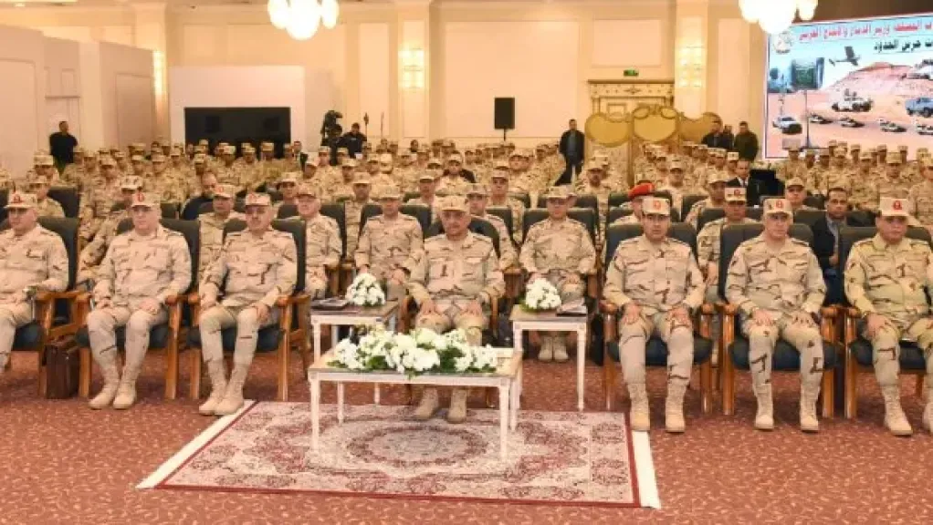 وزير الدفاع يلتقي مقاتلي قوات حرس الحدود ويكرم عددا من المتميزين