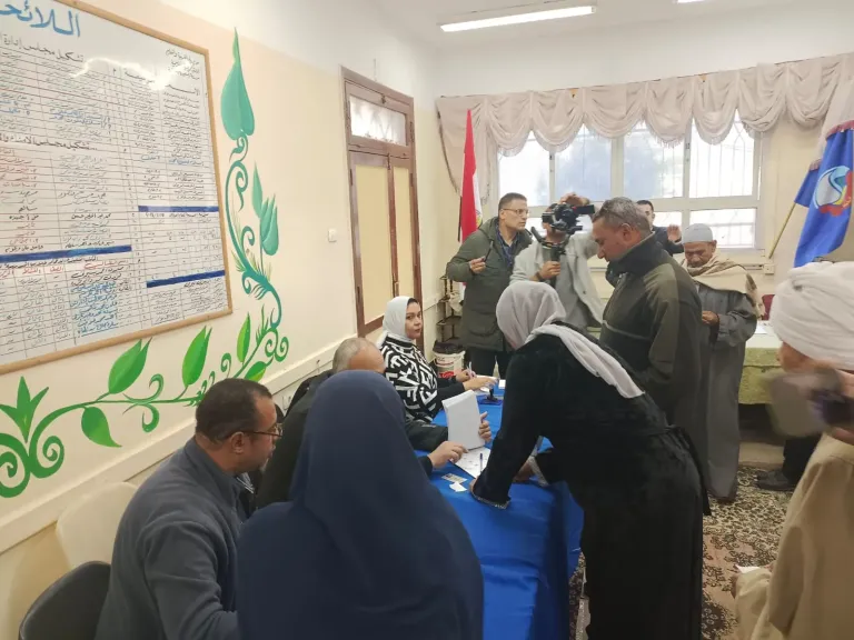 توافد الناخبين على لجنة السعيدية بمركز المحمودية في البحيرة