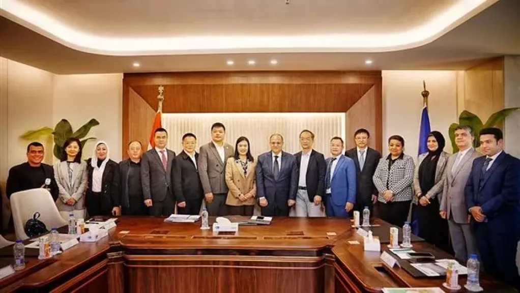 رئيس هيئة الدواء يبحث مع شركات صينية تعزيز الابتكار في قطاع المستلزمات الطبية