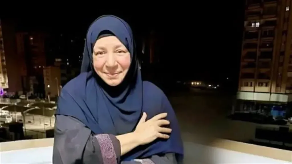 أشرف زكي يوضح حقيقة مرض عبلة كامل.. ماذا قال؟