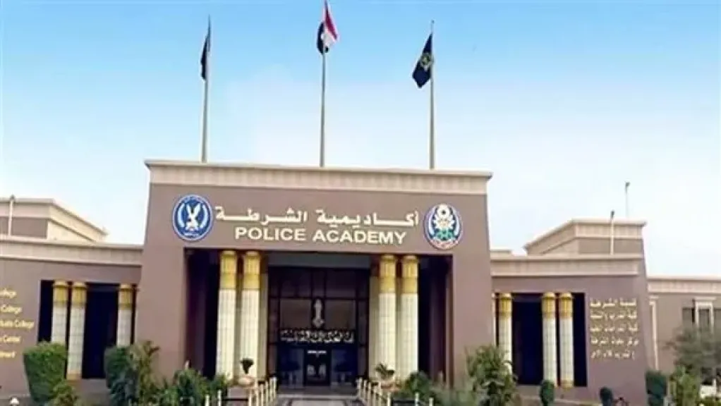 اتصالات هاتفية ورسائل نصية لإبلاغ المقبولين بكلية الشرطة