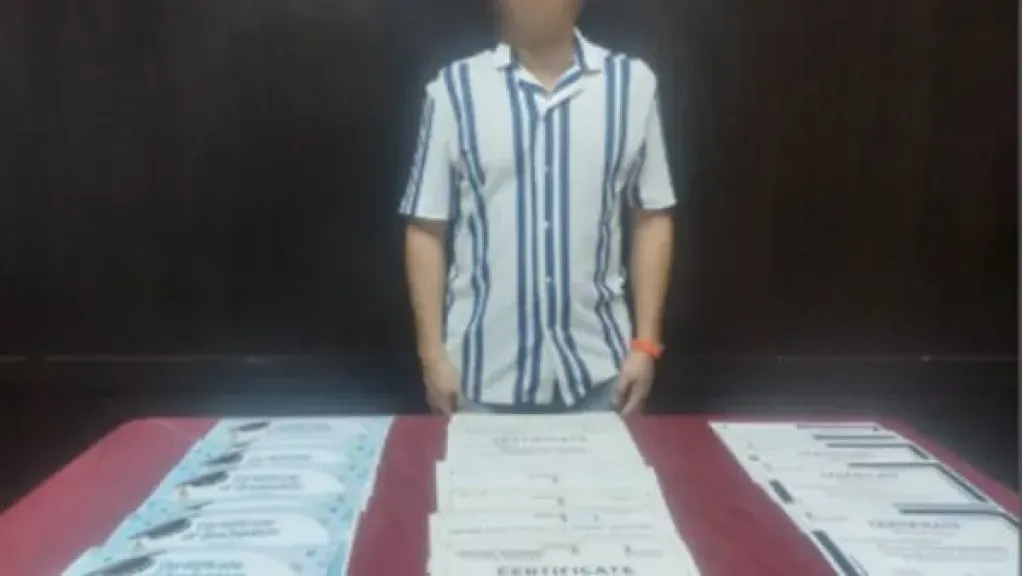 ضبط مدير سنتر منح شهادات مزورة بمبالغ مالية بوهم الالتحاق في المؤسسات الكبرى