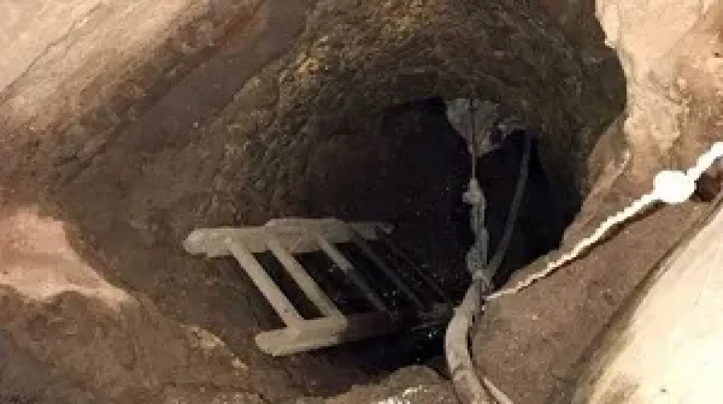 قوات الإنقاذ تواصل انتشال جثامين ضحايا التنقيب غير المشروع عن الآثار بالفيوم