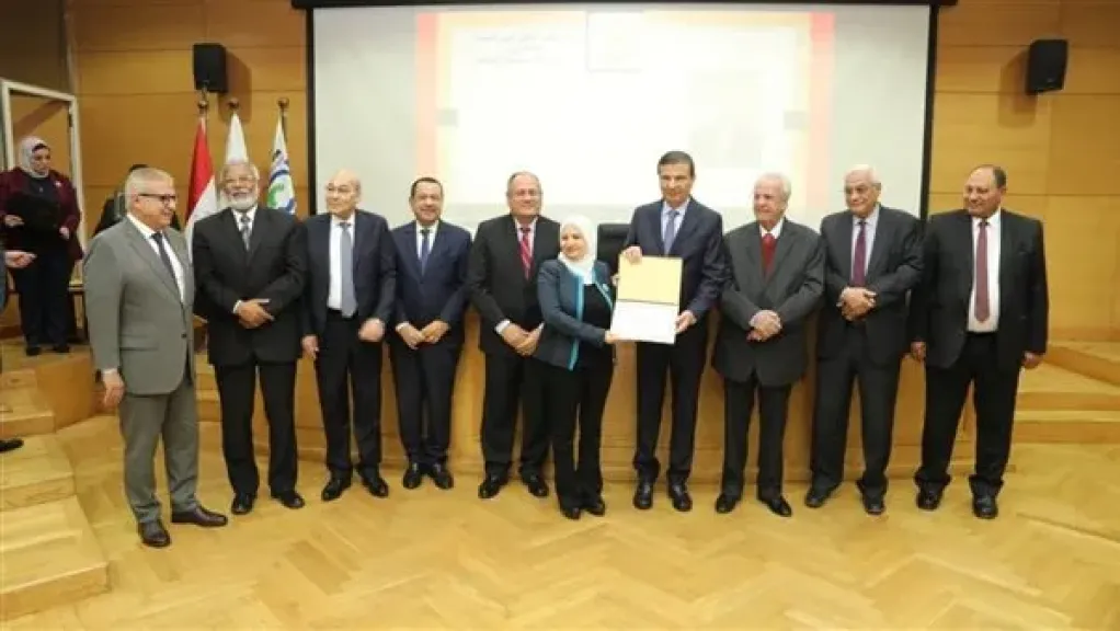 وزير الزراعة يسلم جوائز مركز ”البحوث الزراعية” الثلاثة للفائزين