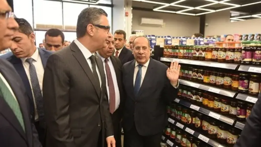 وزير التموين يفتتح الفرع الرابع لمنافذ «كاري أون»