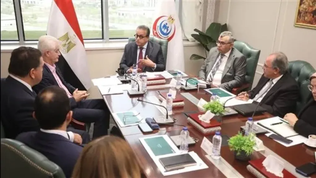 وزير الصحة يعقد اجتماعًا مع وفد مجموعتي «Curagita» و«ACH» لمناقشة التعاون في مشروع مدينة النيل الطبية