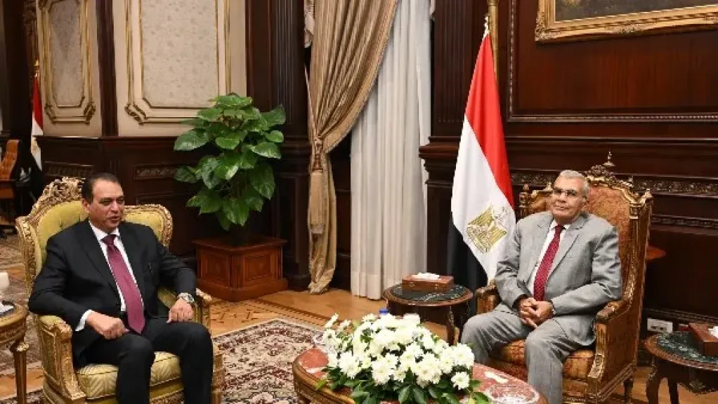 وزير شئون المجالس النيابية السابق يقدم التهنئة لرئيس مجلس الشيوخ