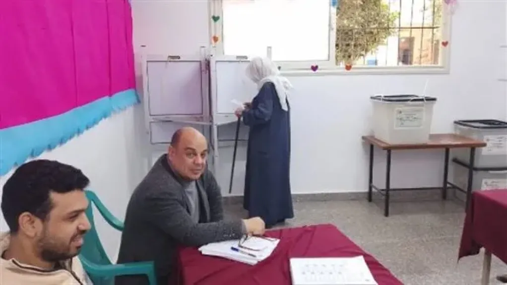 إعادة المرحلة الثانية.. توافد المواطنين على اللجان اللانتخابية بمنطقة المطرية