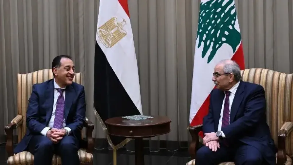 رئيس الوزراء يعقد جلسة مباحثات موسعة مع نظيره اللبناني