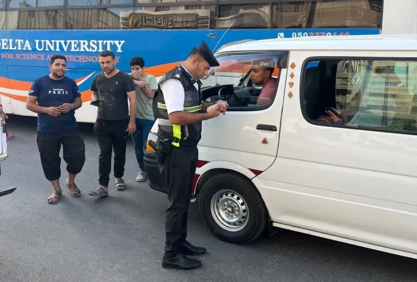 ضبط 4661 مخالفة لاستخدام الهاتف المحمول أثناء القيادة