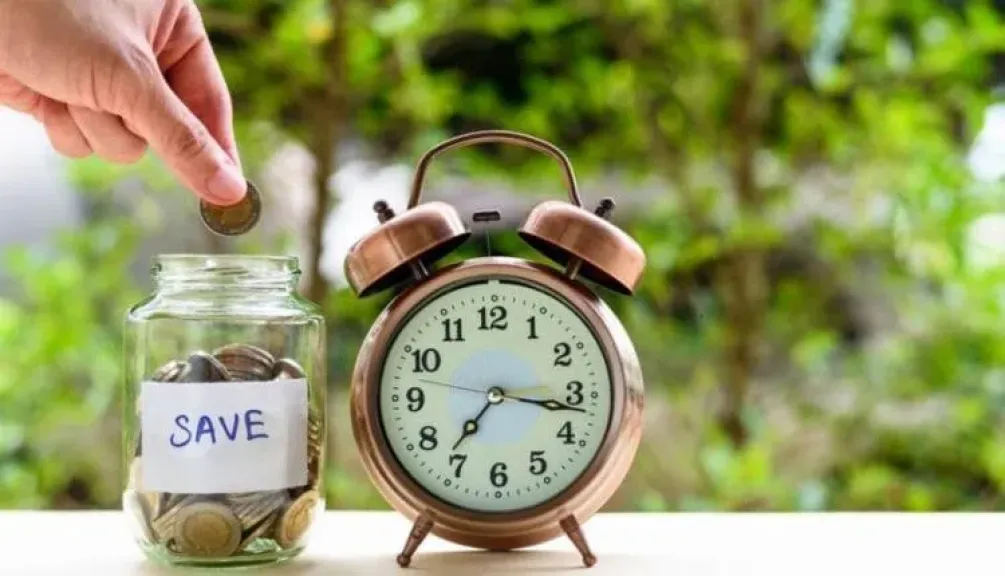 أفضل 10 حسابات توفير بعائد شهري ثابت قبل اجتماع البنك المركزي الأخير لعام 2025