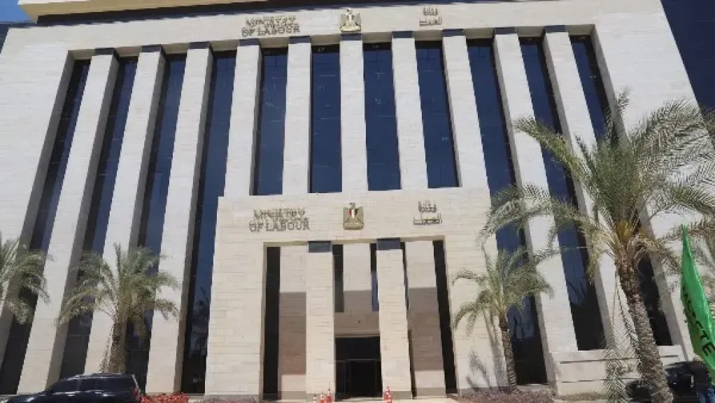 190 فرصة عمل متنوعة لأبناء السويس برواتب تصل إلى 25 ألف جنيه شهريًا