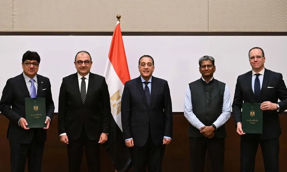 رئيس الوزراء يشهد توقيع عقد تشغيل فندق الكونتيننتال التاريخي بعلامة تاج العالمية