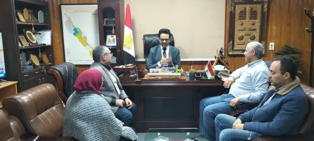 وكيل صحة سوهاج يكرم نقيب أطباء أسنان سوهاج تقديرًا لجهوده.. صور