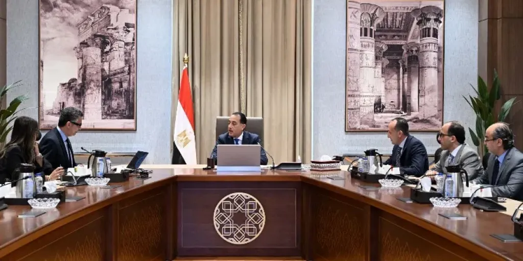 رئيس الوزراء يتابع مع وزير التموين مستجدات ملف تطوير منظومة الدعم