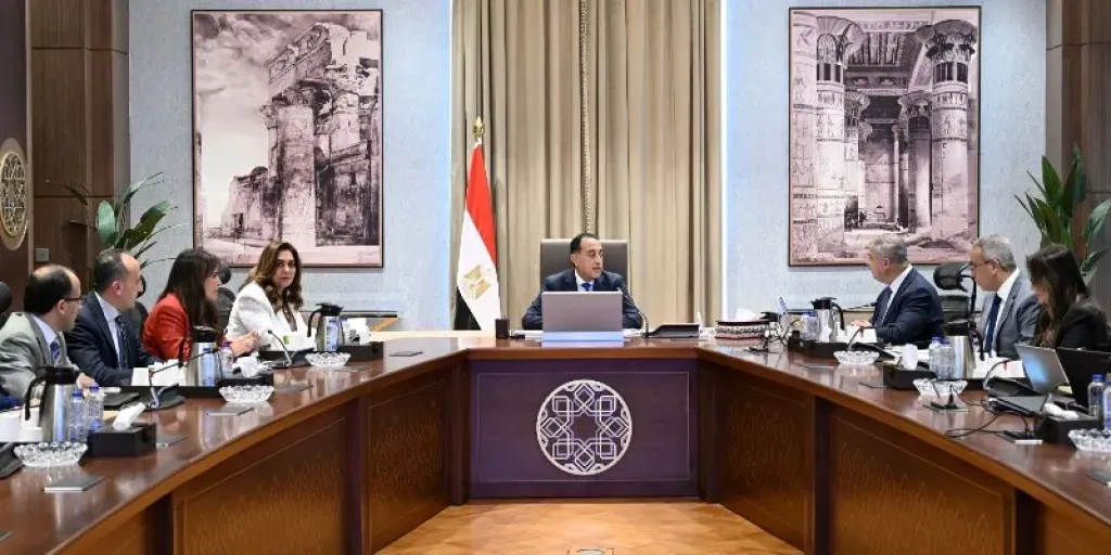 الحكومة: تشغيل 6 فنادق جديدة هذا العام يوفر 750 غرفة و9 مشروعات طرق في الإسكندرية