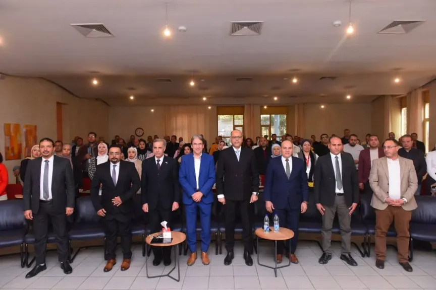 وزير العمل يسلم 50 عقد عمل لذوي الهمم بالتزامن مع إطلاق ندوة قانون العمل الجديد| صور