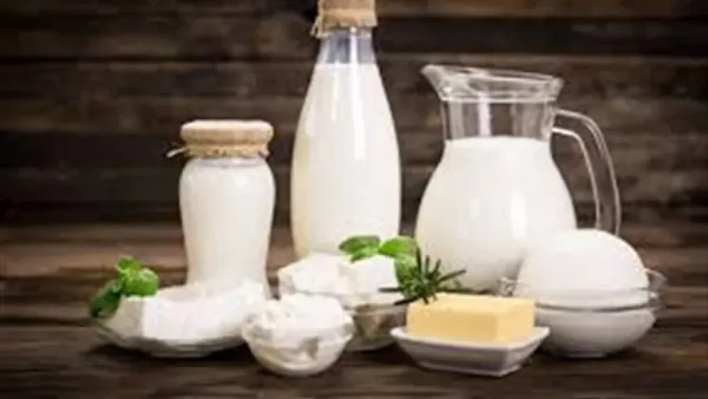 كيف يضر اللبن المعدة؟.. تحذير خطير بشأن الأغذية الصحية في التوقيت الخاطئ