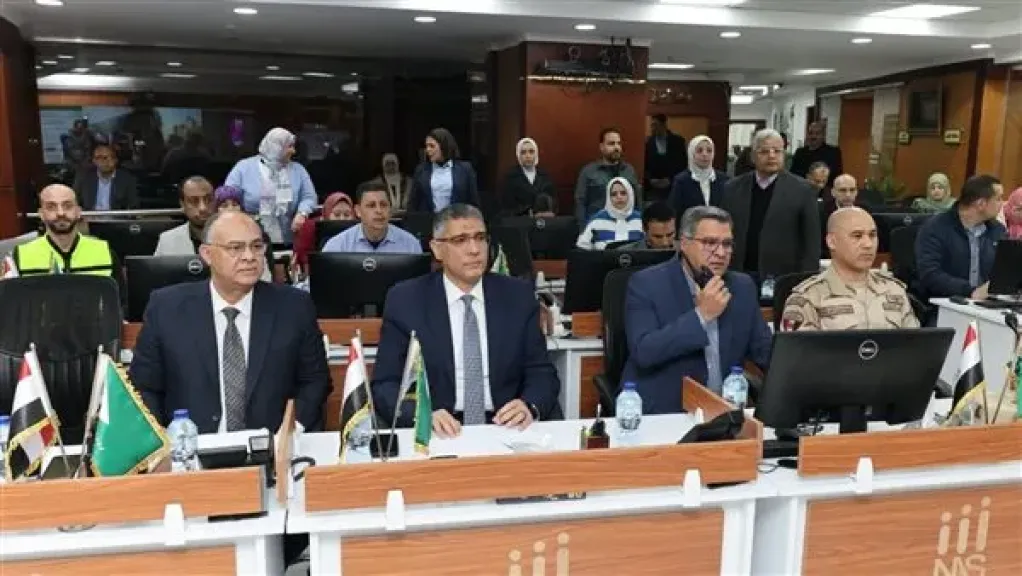 محافظ الجيزة يتابع أعمال فتح لجان جولة الإعادة لانتخابات مجلس النواب بالدائرة الثامنة