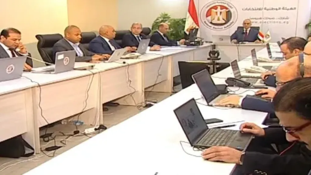 غرفة عمليات الهيئة الوطنية تتابع عملية التصويت بإعادة 19 دائرة بانتخابات مجلس النواب