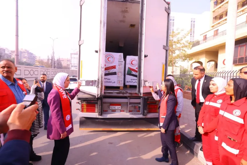 تصل ليلة رأس السنة.. المصريون يهدون الشعب السوداني الشقيق قافلة مساعدات إنسانية | صور