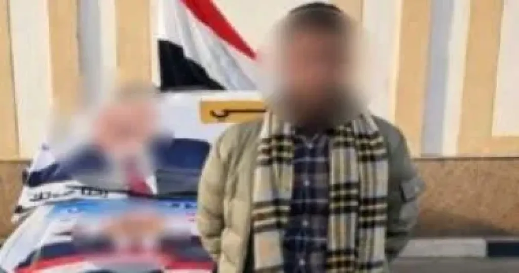 الداخلية تضبط شخص يوزع كروت بمحيط لجان دمنهور