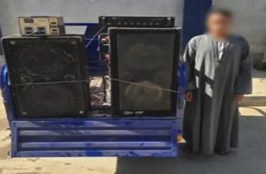 ضبط متهم يحث الناخبين على التصويت لصالح مرشح باستخدام مكبرات صوت في دشنا