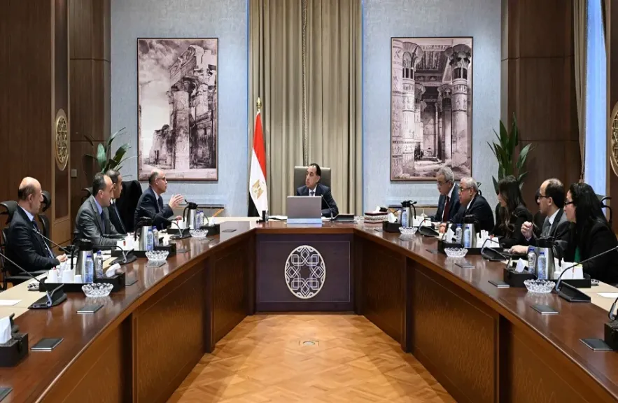 رئيس الوزراء يُتابع خطة التوسّع في طرح المزيد من الشركات بالبورصة خلال العام المقبل