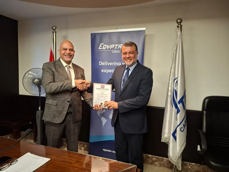 «مصر للطيران للشحن الجوي» تنجح في تجديد اعتمادات شهادات ISO الدولية.. صور